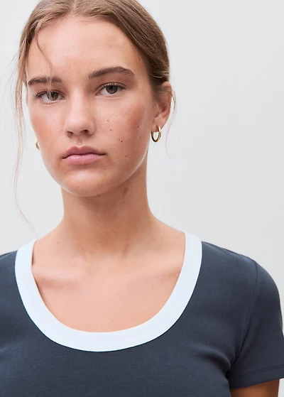 Contrasting collar cotton t-shirt