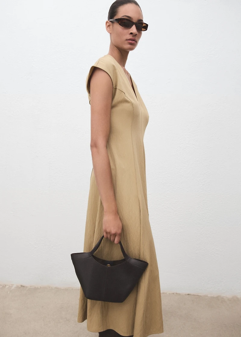 V-neck dress with stitching