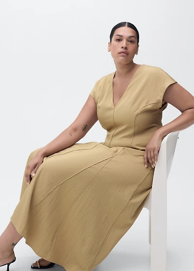 V-neck dress with stitching