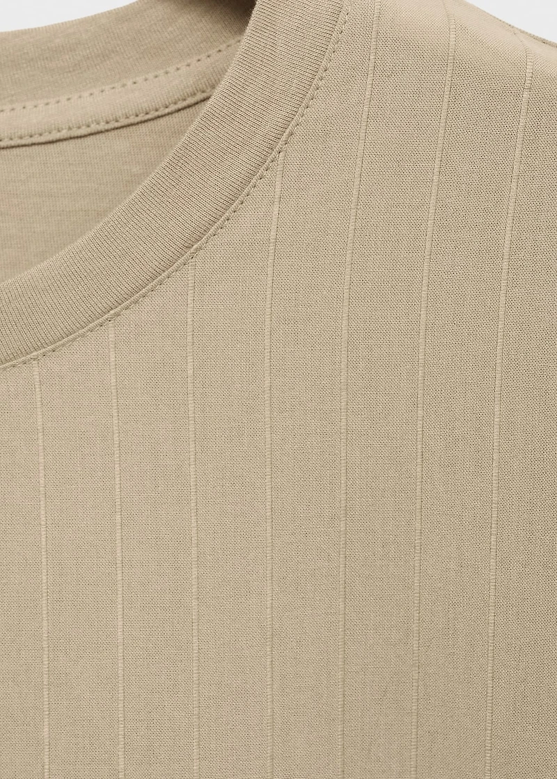 Short-sleeved t-shirt with ruffled eyelet embroidery detail