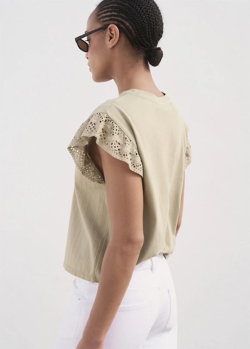 Short-sleeved t-shirt with ruffled eyelet embroidery detail