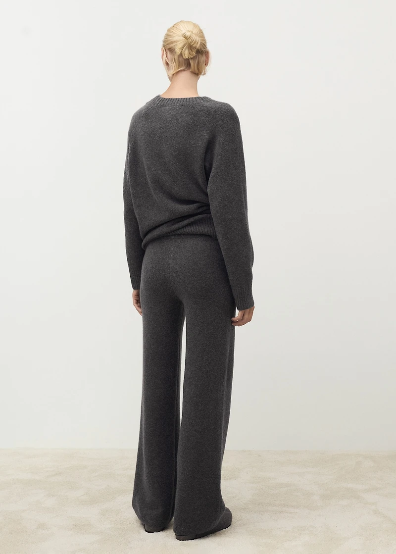 Straight knitted pants