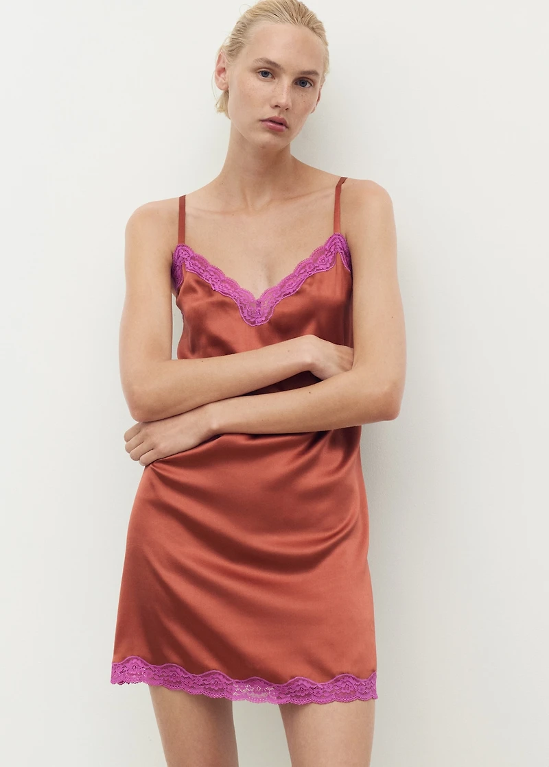 Silk nightdress with lace contrasting color