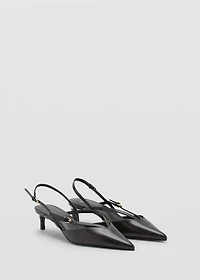 Kitten-heeled strappy shoes