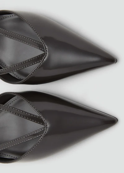 Kitten-heeled strappy shoes