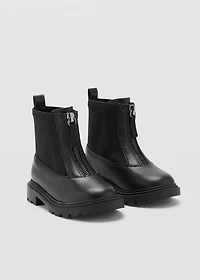 Zipped leather ankle boots