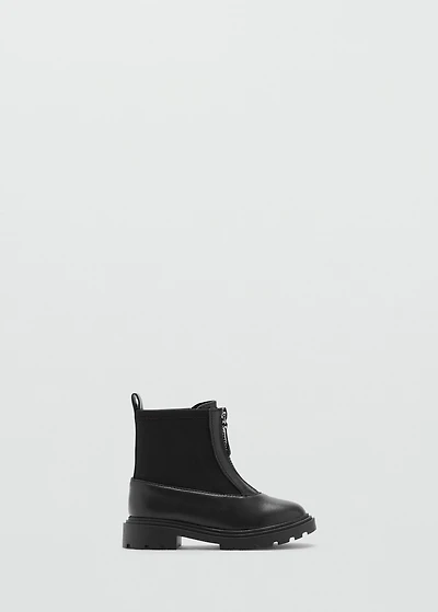 Zipped leather ankle boots