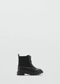 Zipped leather ankle boots