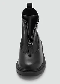Zipped leather ankle boots