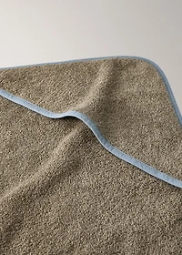 Children's bath cape with contrasting trim