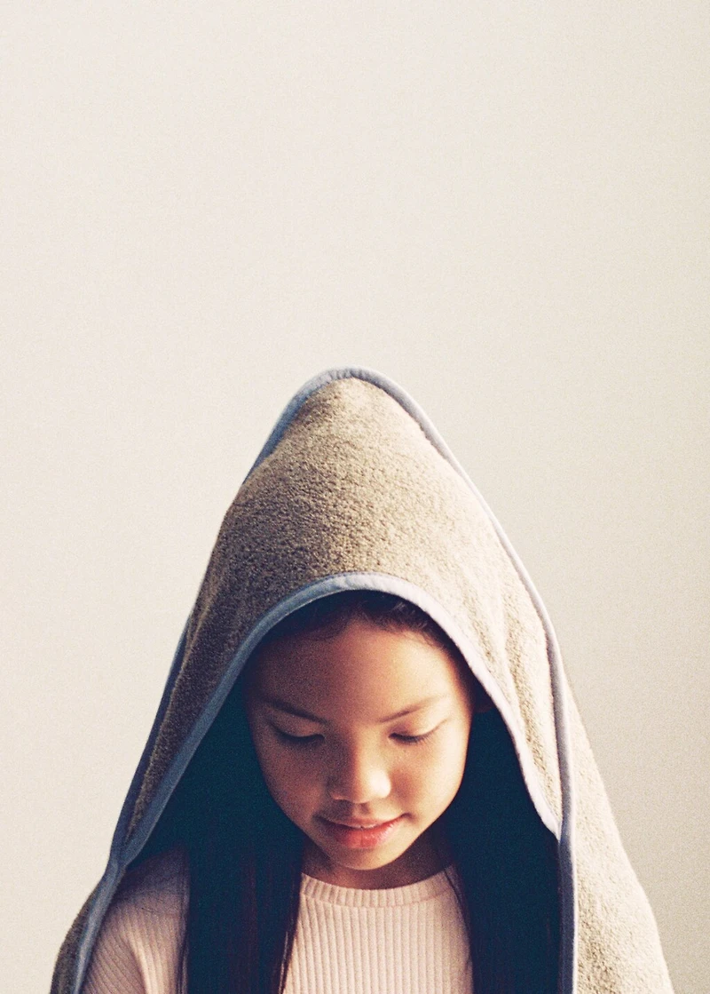 Children's bath cape with contrasting trim