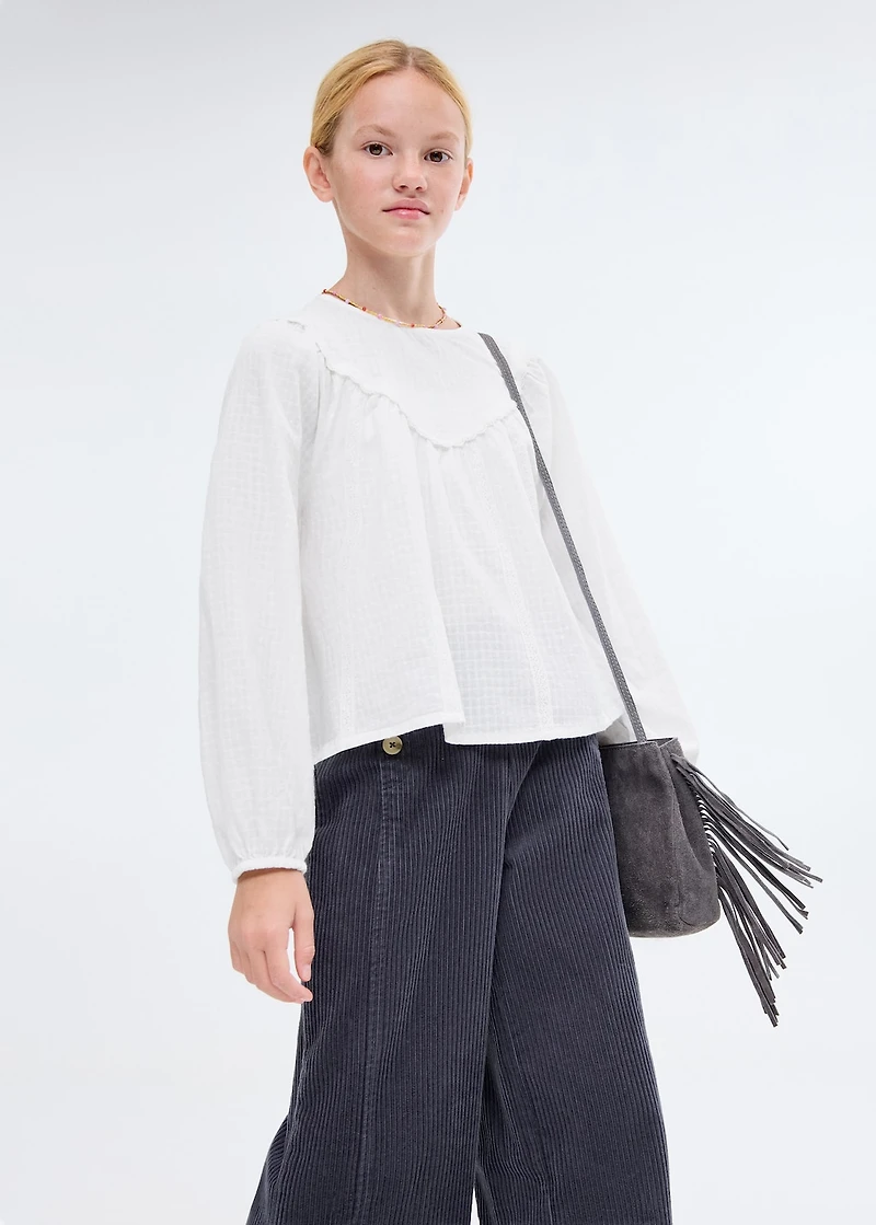 Blouse with lace trim details