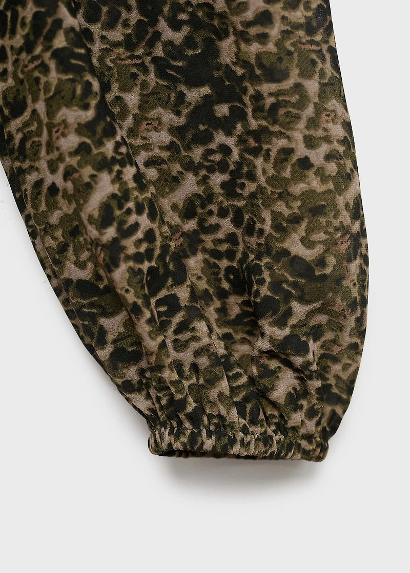 Printed blouse with cut-out