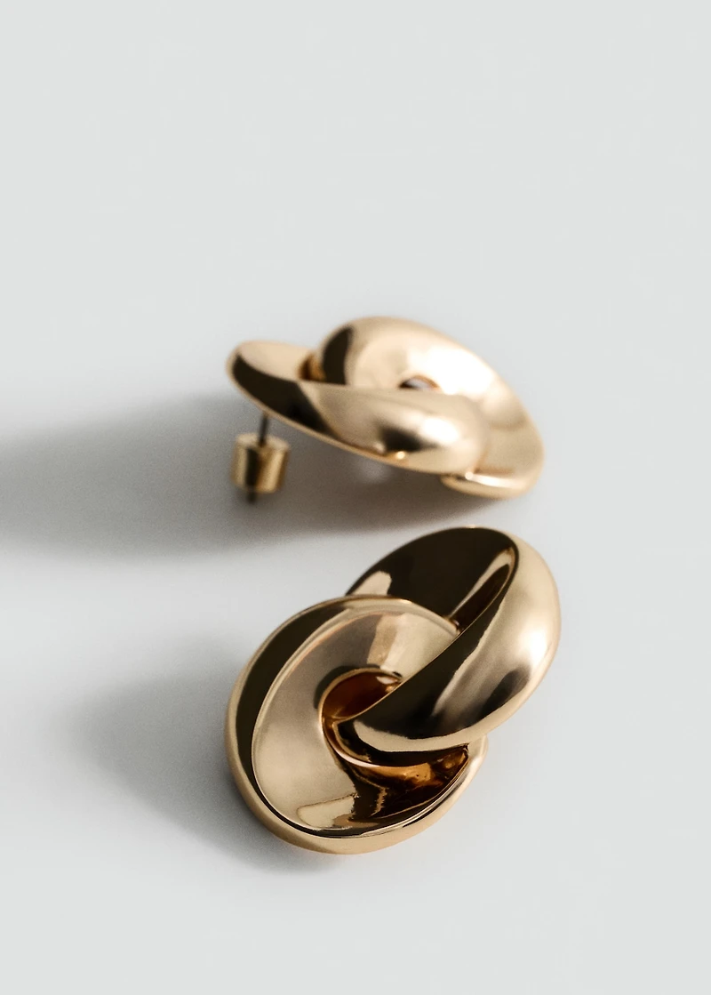 Intertwined hoop earrings