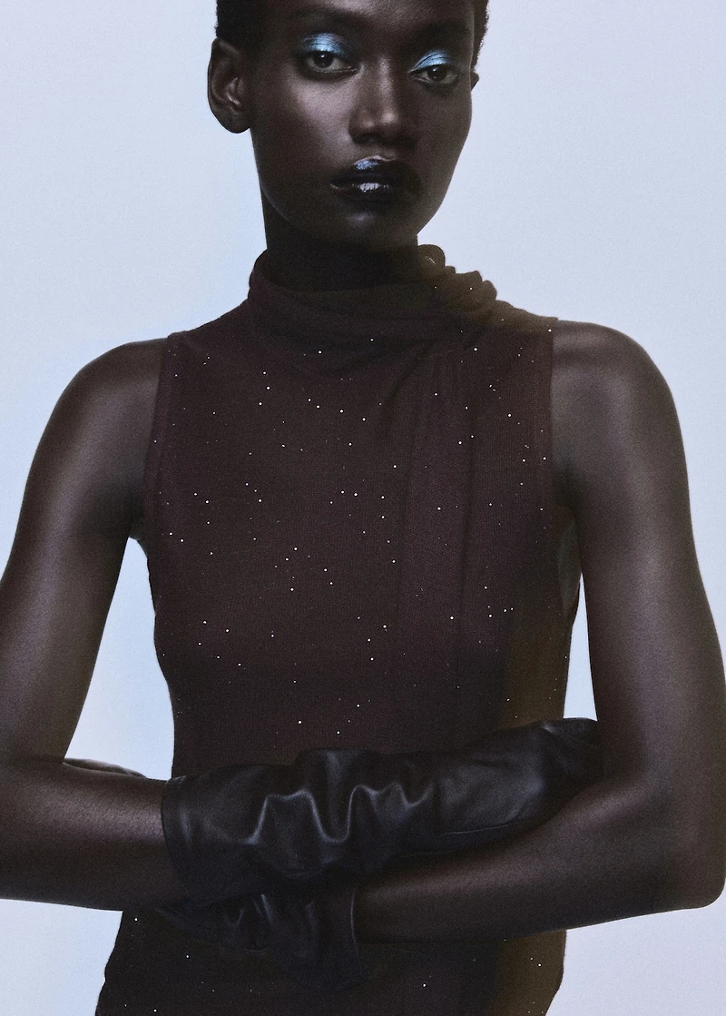 Shiny top with foulard