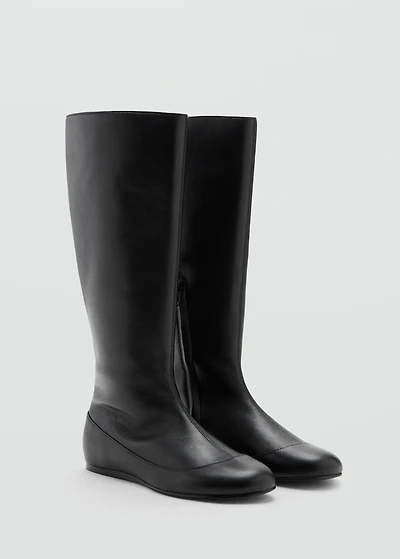 Leather boots with combined design