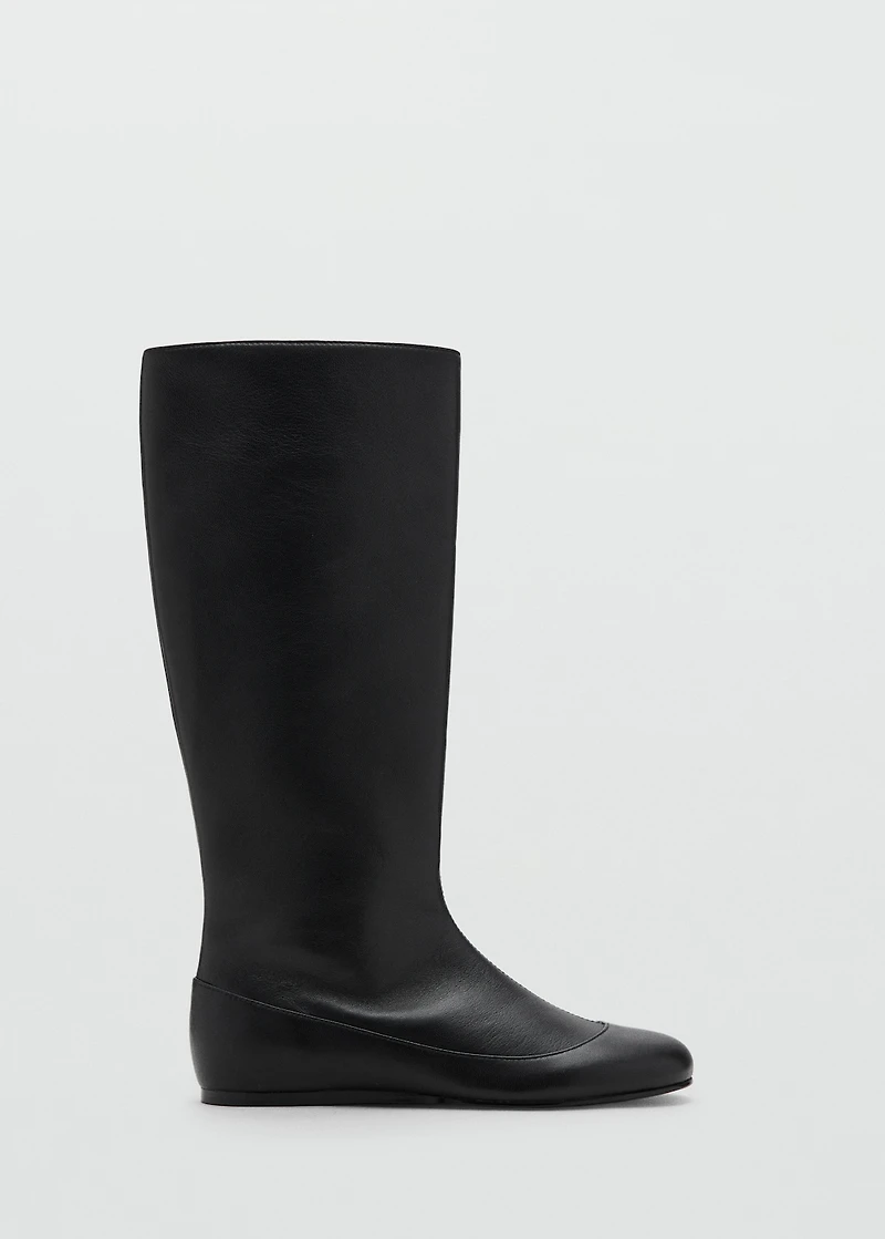 Leather boots with combined design