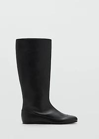 Leather boots with combined design