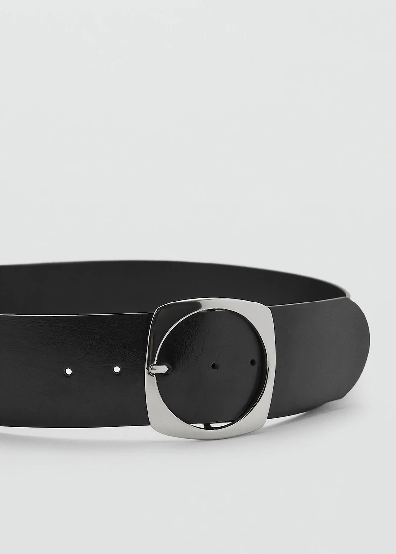 Leather belt with oval buckle