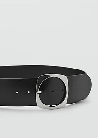 Leather belt with oval buckle