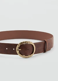 Textured belt with round buckle