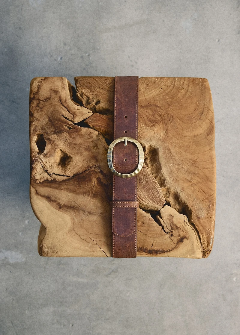 Textured belt with round buckle