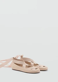 Criss-cross strap ballet flats