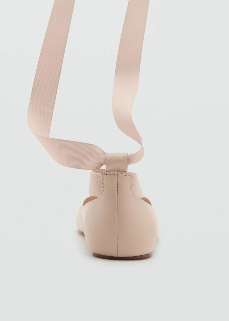 Criss-cross strap ballet flats
