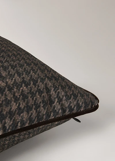 Houndstooth cushion cover with trim