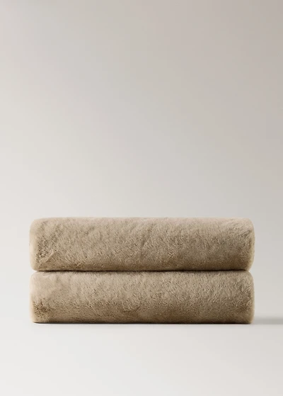 Medium double-faced faux-fur blanket