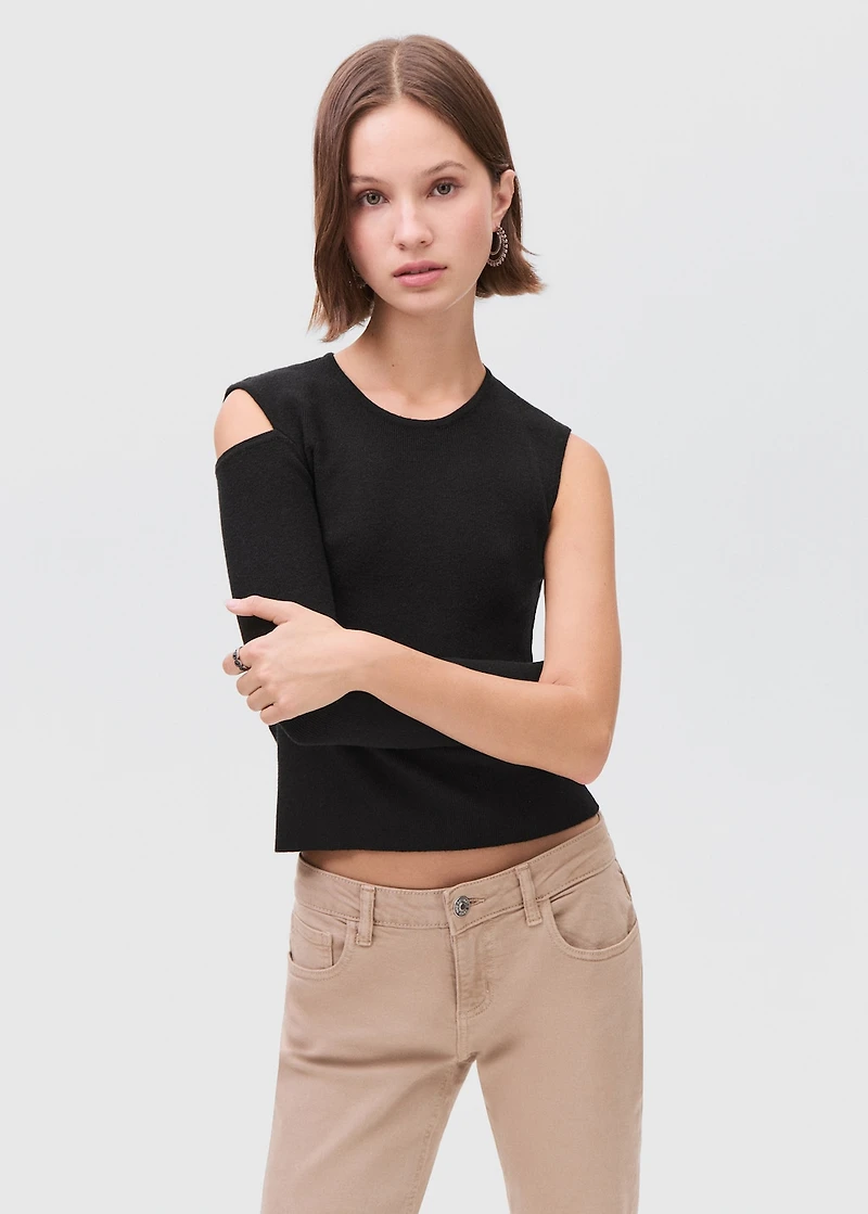 Asymmetrical t-shirt with cut-out