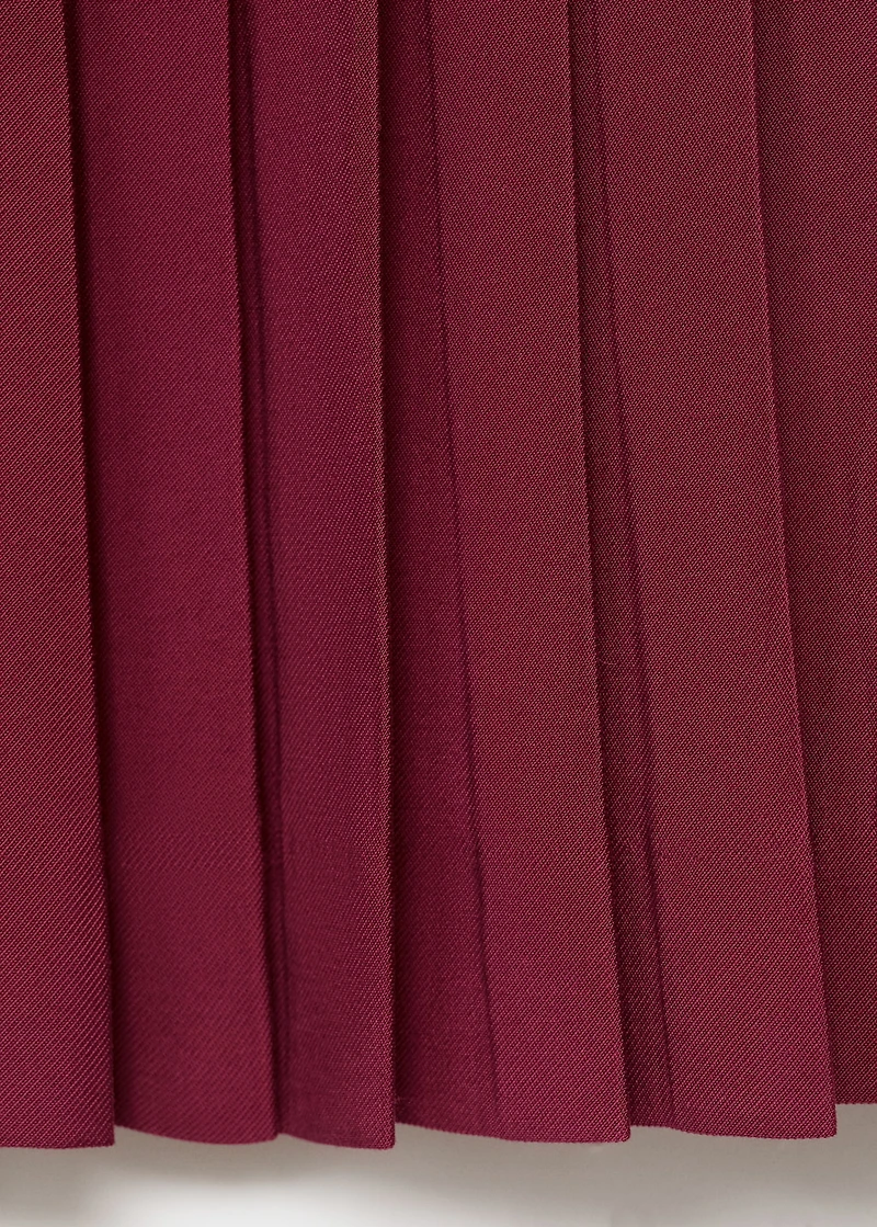 Pleated skirt with buckles