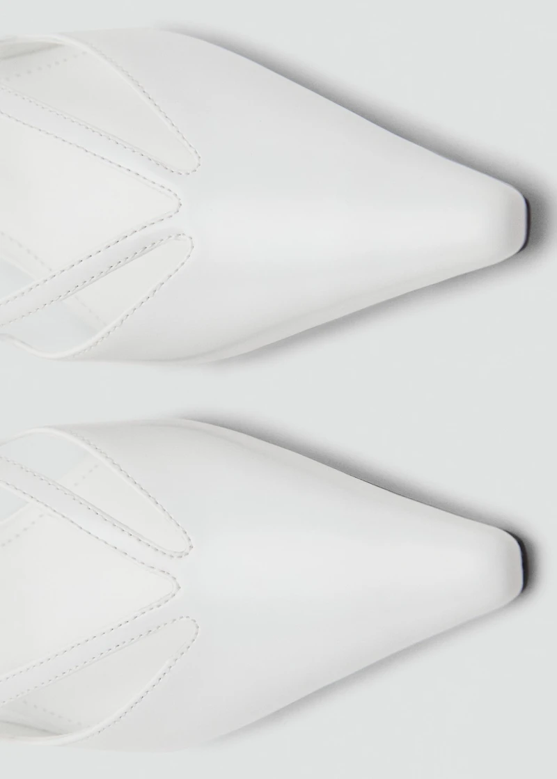 Kitten-heel pointed shoes