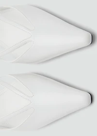 Kitten-heel pointed shoes