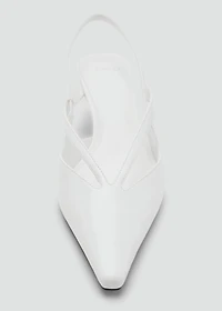 Kitten-heel pointed shoes