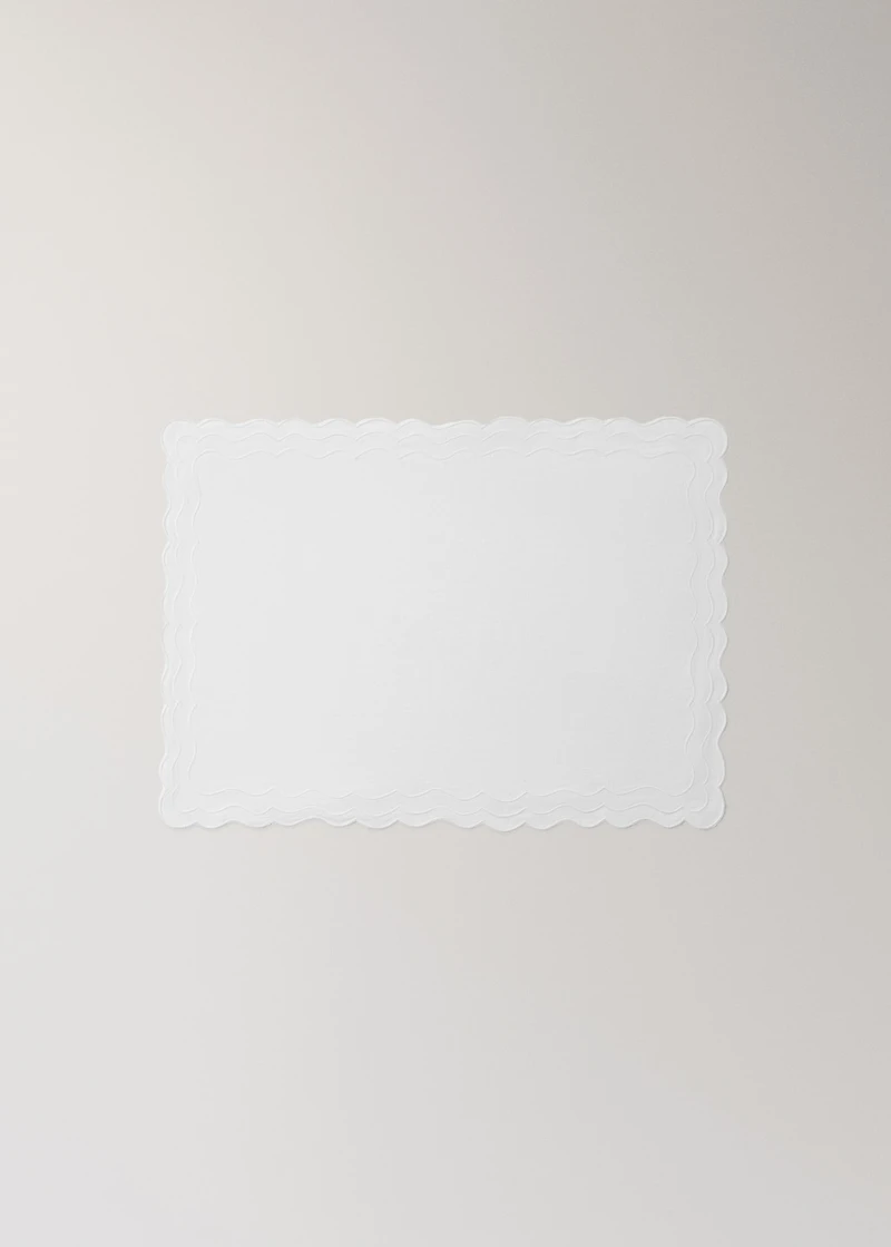 Linen scalloped placemat