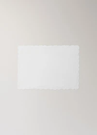 Linen scalloped placemat