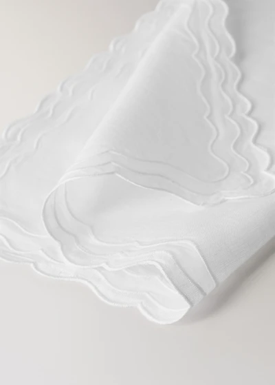 Linen scalloped placemat