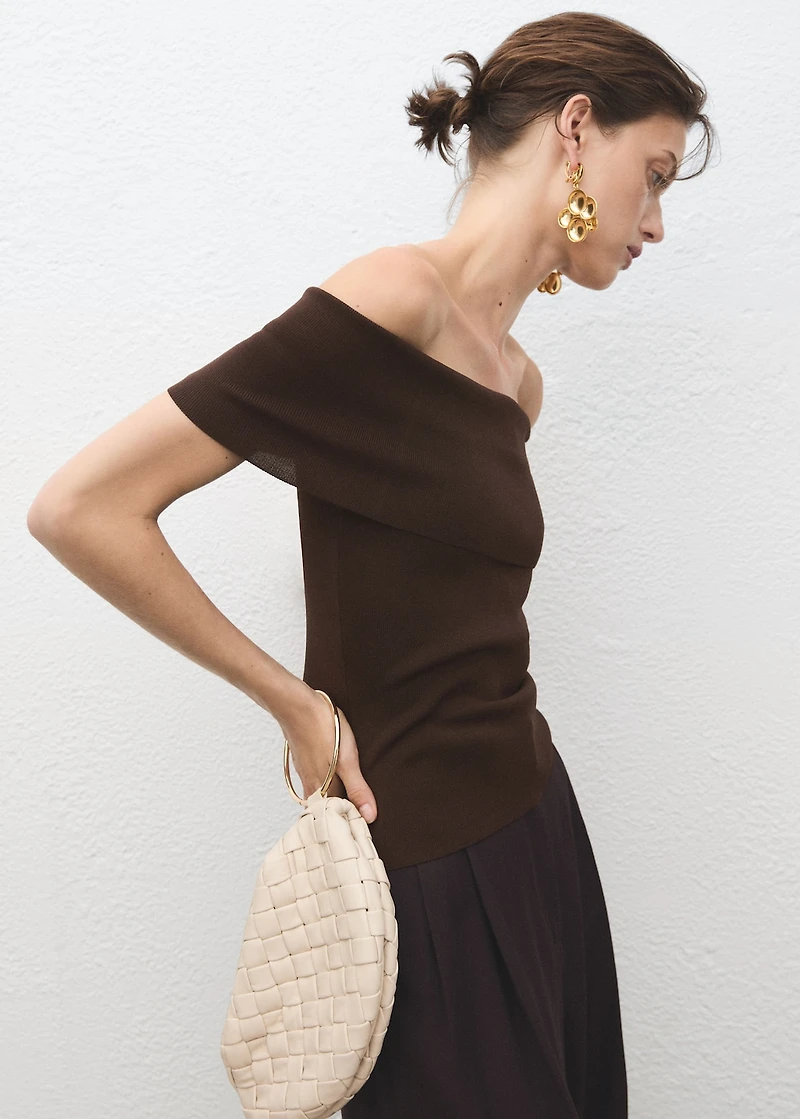 Strapless knitted top