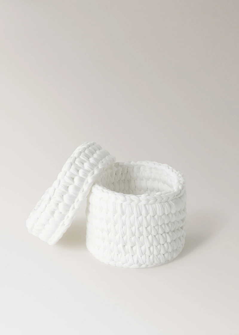 Small round basket with lid