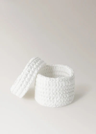 Small round basket with lid