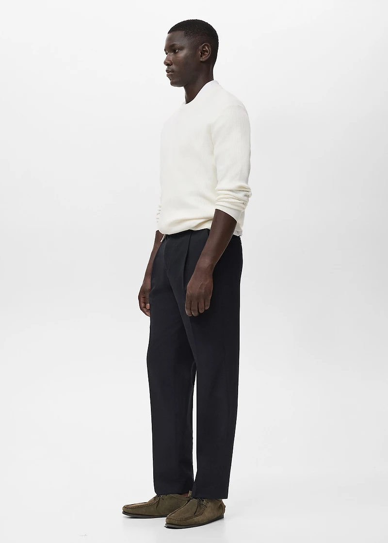 Fluid straight-leg pants with pleats