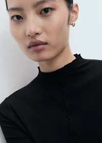 Ribbed t-shirt with scalloped trim