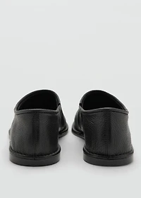 Leather flat shoes