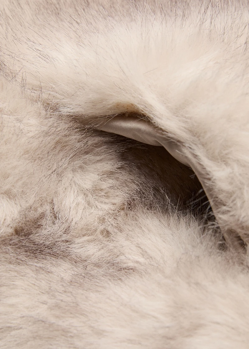 Fur-effect scarf