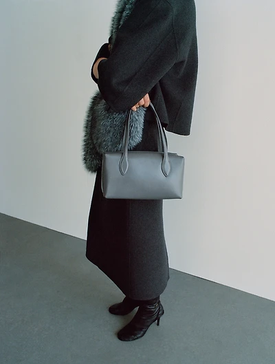 Quilted leather shoulder bag