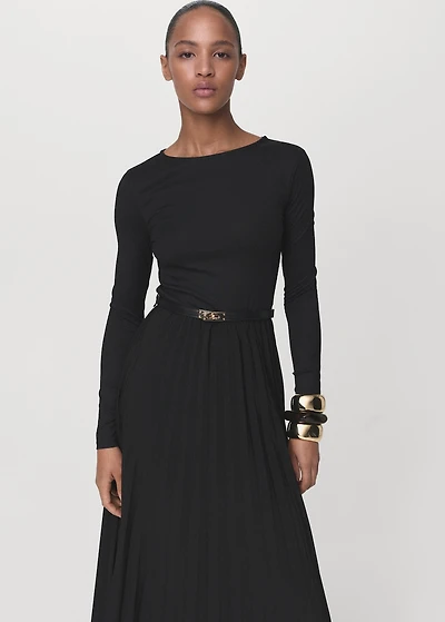 Pleated dress with belt