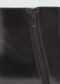 Leather boots with kitten heels