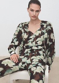 V-neck blouse with tie