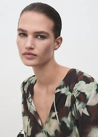 V-neck blouse with tie